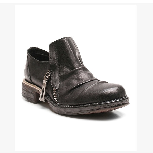 2 Lips Too Shoes - These are like new, worn once. Distressed puckered Oxford